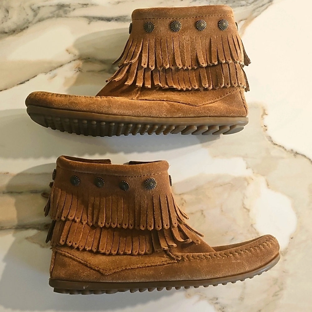 Minnetonka Moccasin Boots Suede Fringe Size 7.5 Beads Bootie